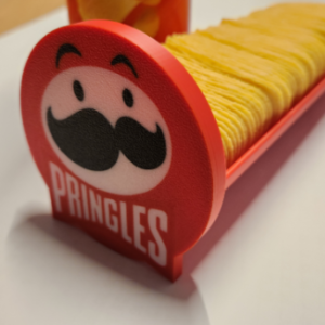 أداة ذكية لالتقاط رقائق البرينجلز بسهولة وأناقة